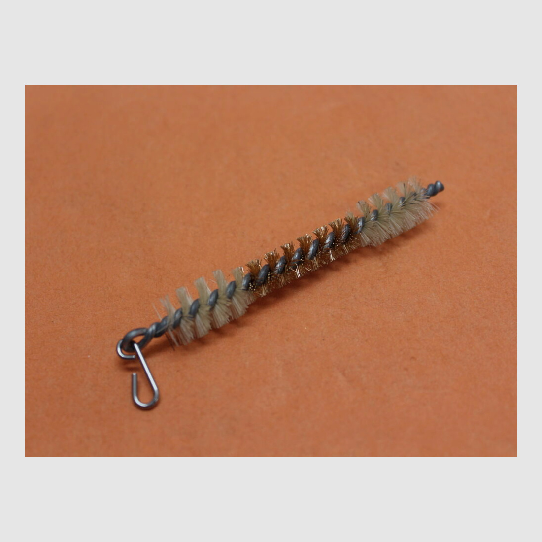 BUND SURPLUS Bronzedrahtbürste mit Borsten 7,62mm Bundeswehr mit Drahthaken für Putzkette/ -schnur