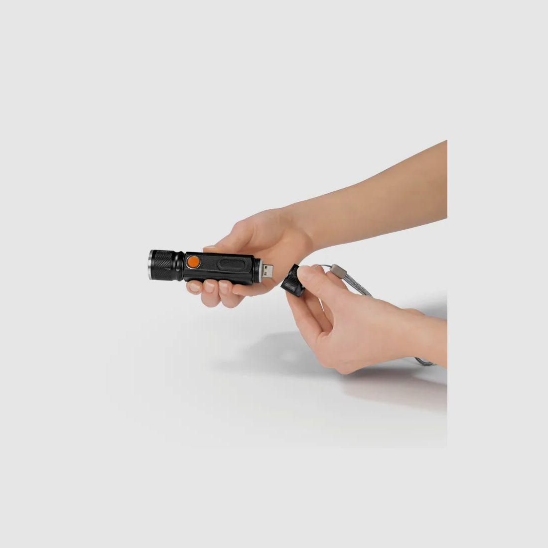 MAXXMEE Mini-Taschenlampe wiederaufladbar Schwarz