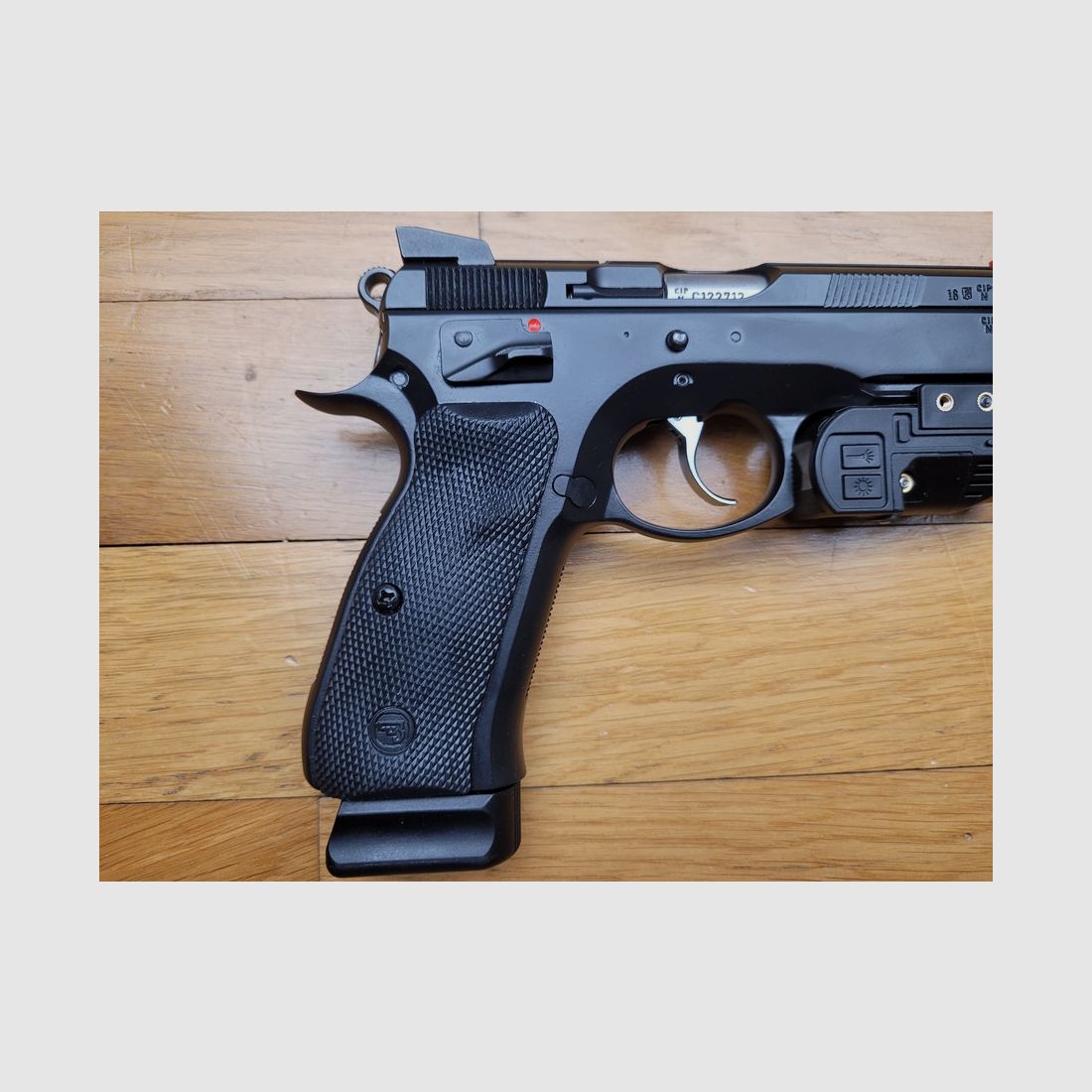 Schöner CZ 75 SP01 Shadow Pistol Taktische Lampe + Laser – 3 (!) Magazine – Zubehör – Neuwertig!, Bild 4 von 17