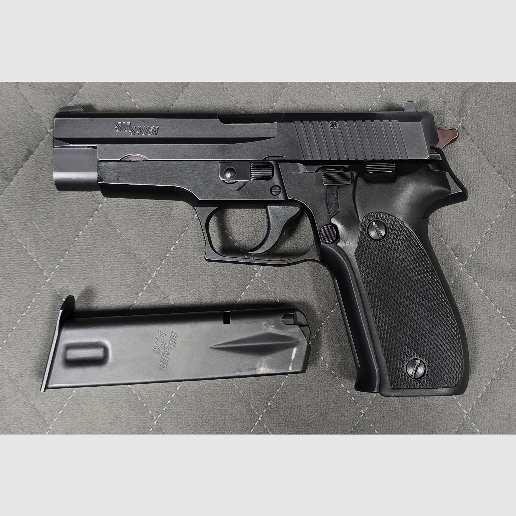 Modello: SIG Sauer (#1524), Mod. senza (Arma senza particolarità) - Calibro: 9mmLuger (#486)