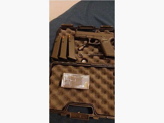 Glock 17 gen5 + 3 Magazine + 1 Packung munition 