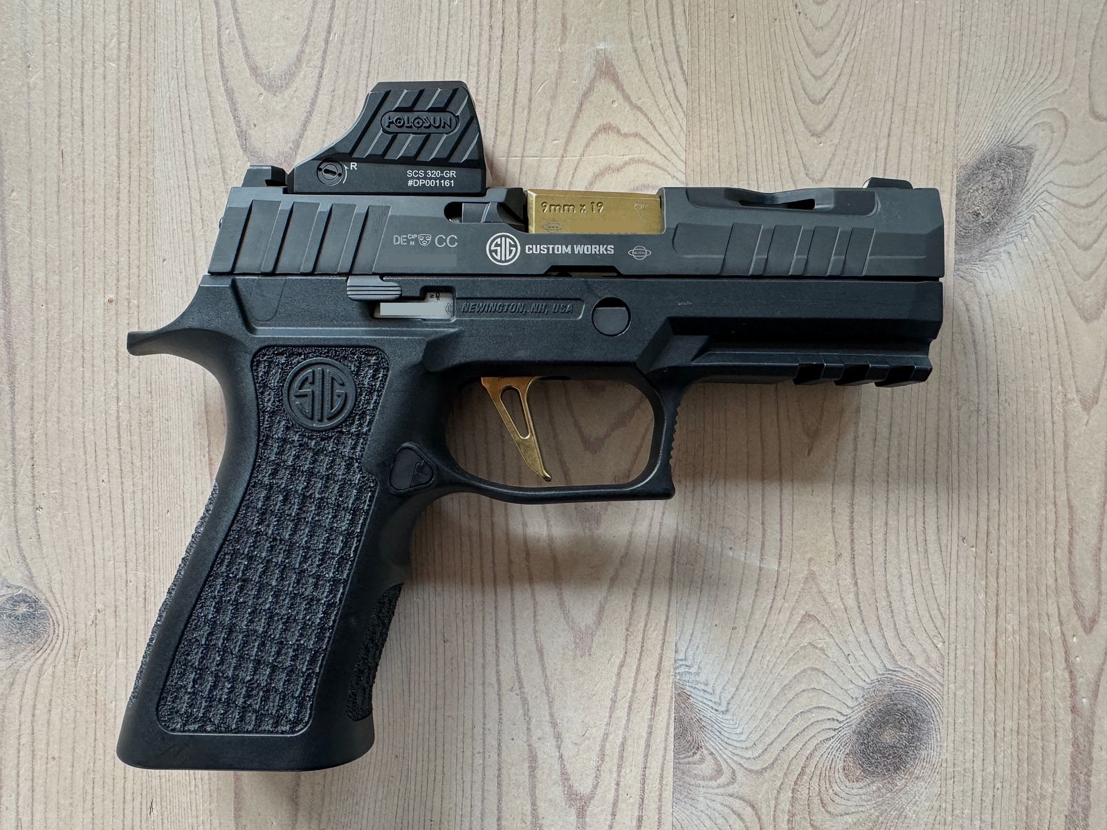 SIG Sauer P320 XCarry Spectre + Holosun SCS320