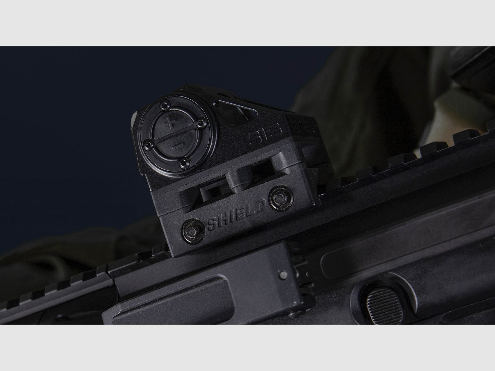 SHIELD Switchable Interface Sight 2 Center Dot (SIS2-CD) Rotpunktvisier – umschaltbares Center-Dot-Absehen – Mattschwarz