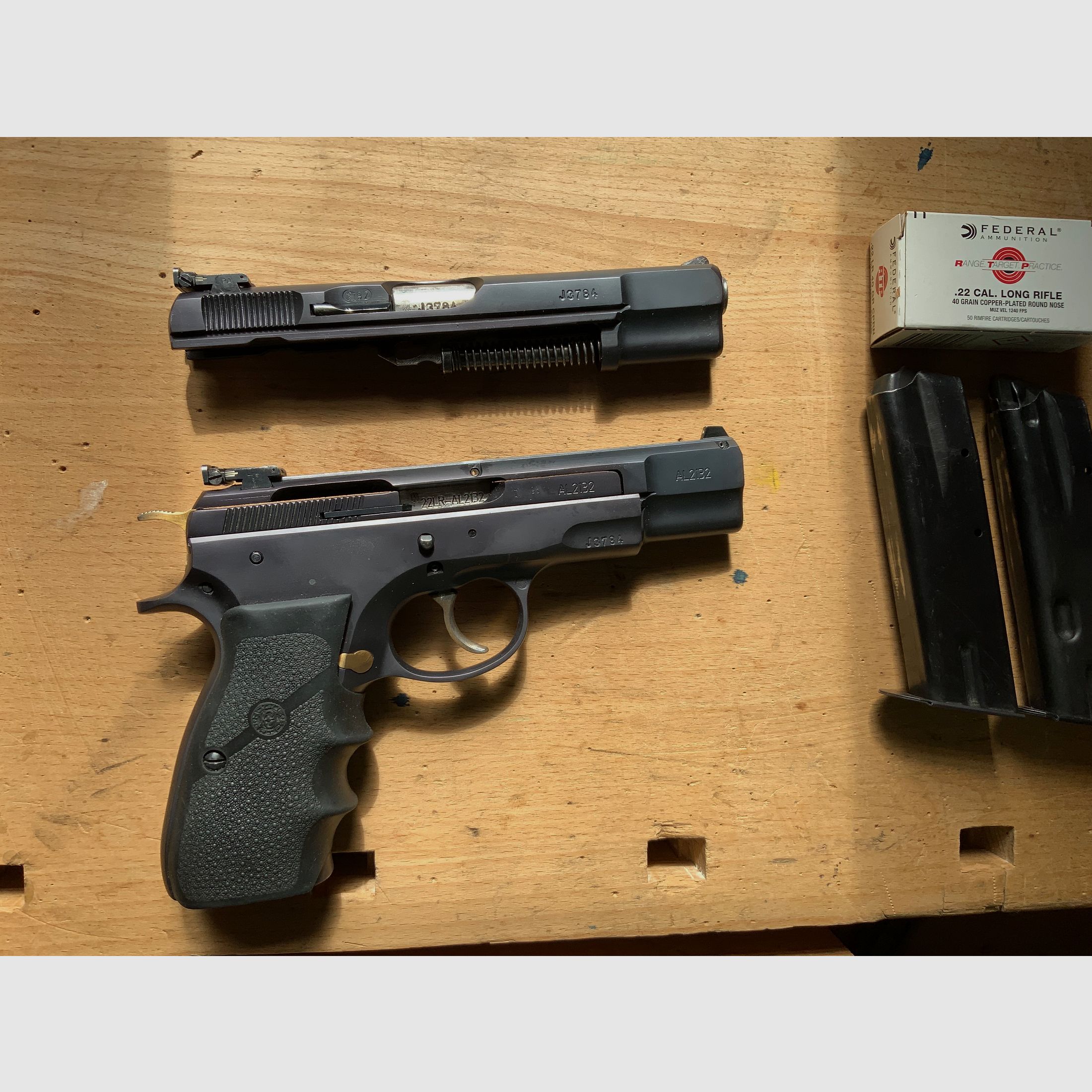 Pistola CZ 75 9 mm Luger KK Kadett sistema di cambio pistola di servizio