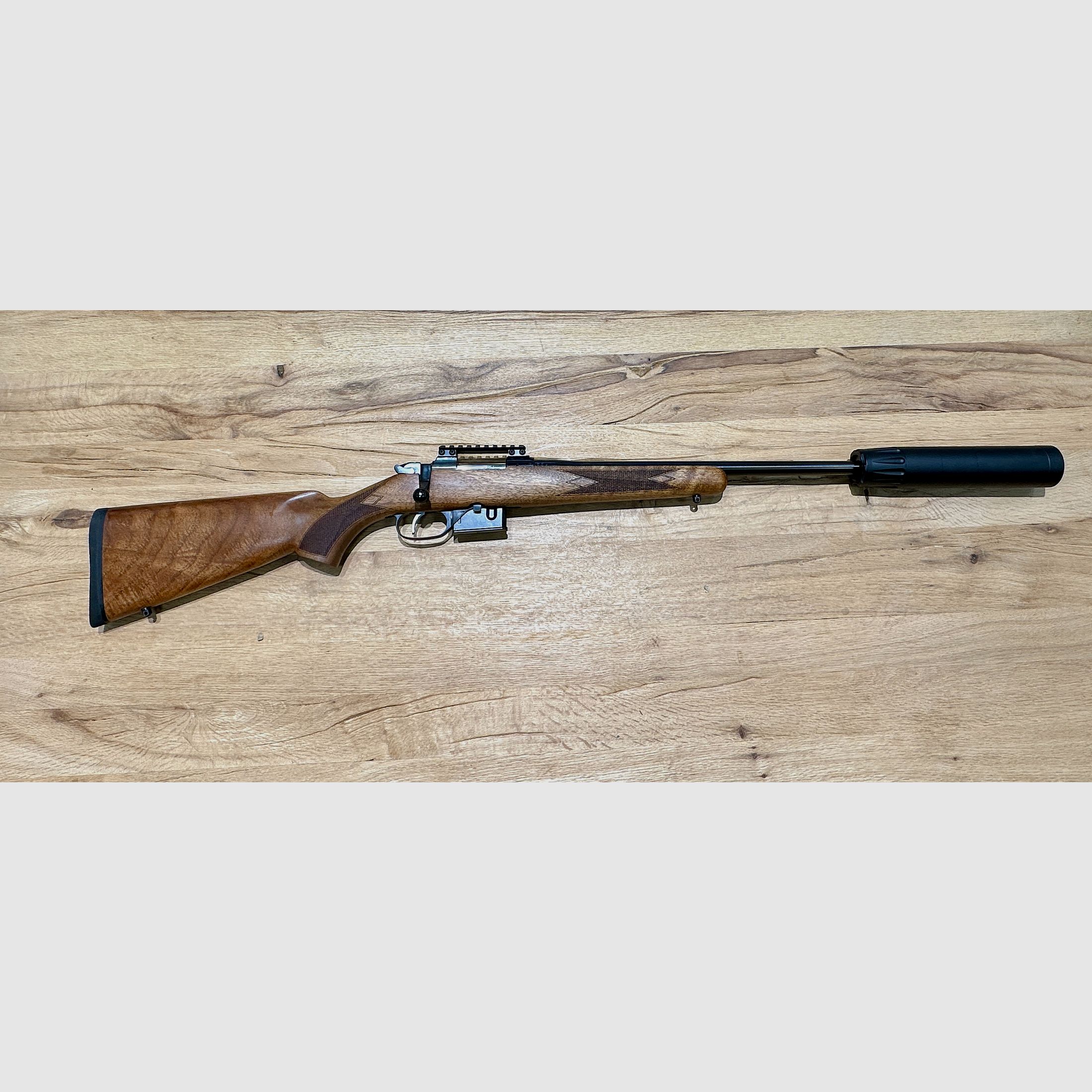 CZ 527 M Karabiner .223Rem. mit Picatinny-Montage & Schalldämpfer