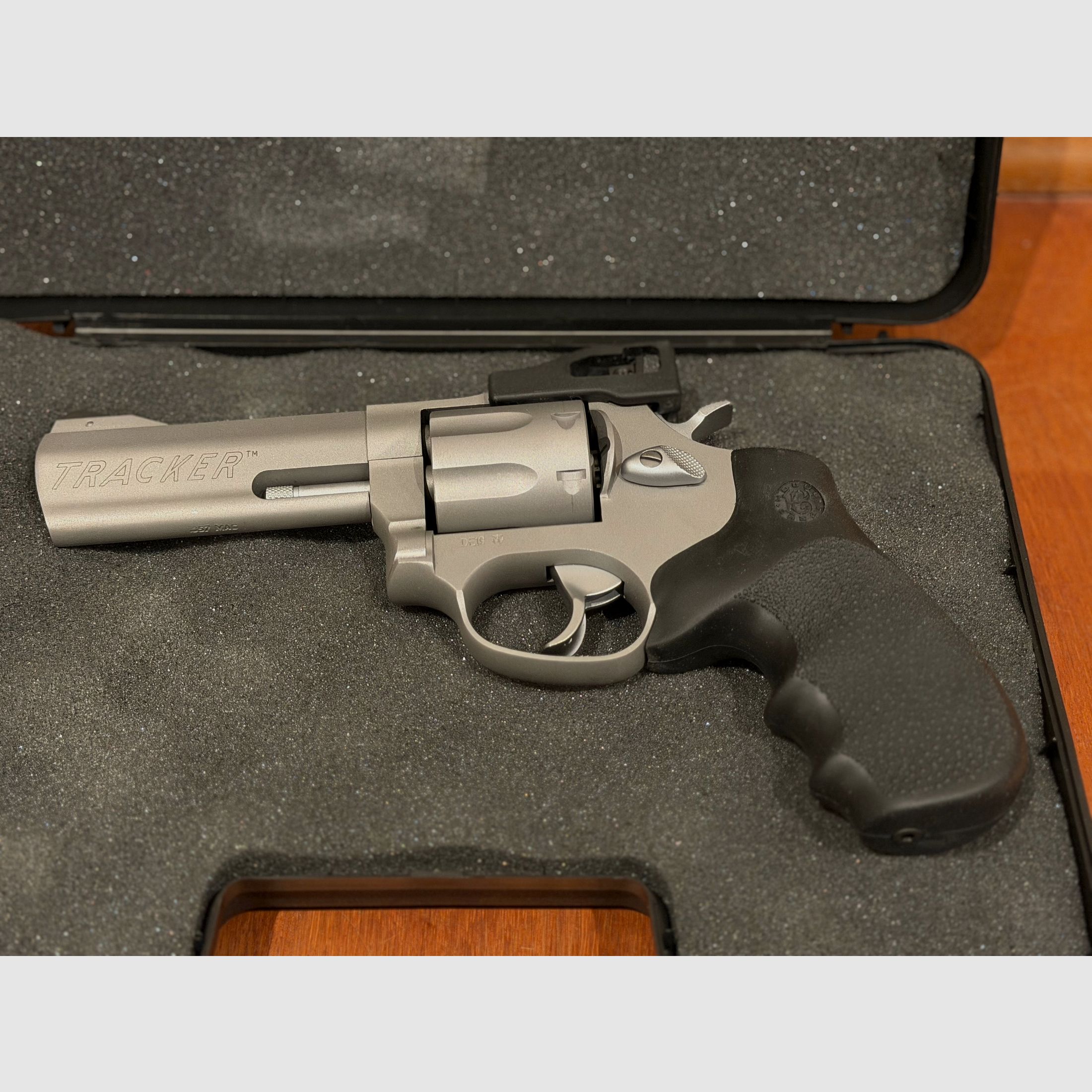 TAURUS TRACKER 627 4“ m. Komp. nuevo - no disparado con accesorios