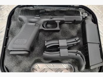 Glock 17 Gen 5 9mm Luger with threaded barrel
