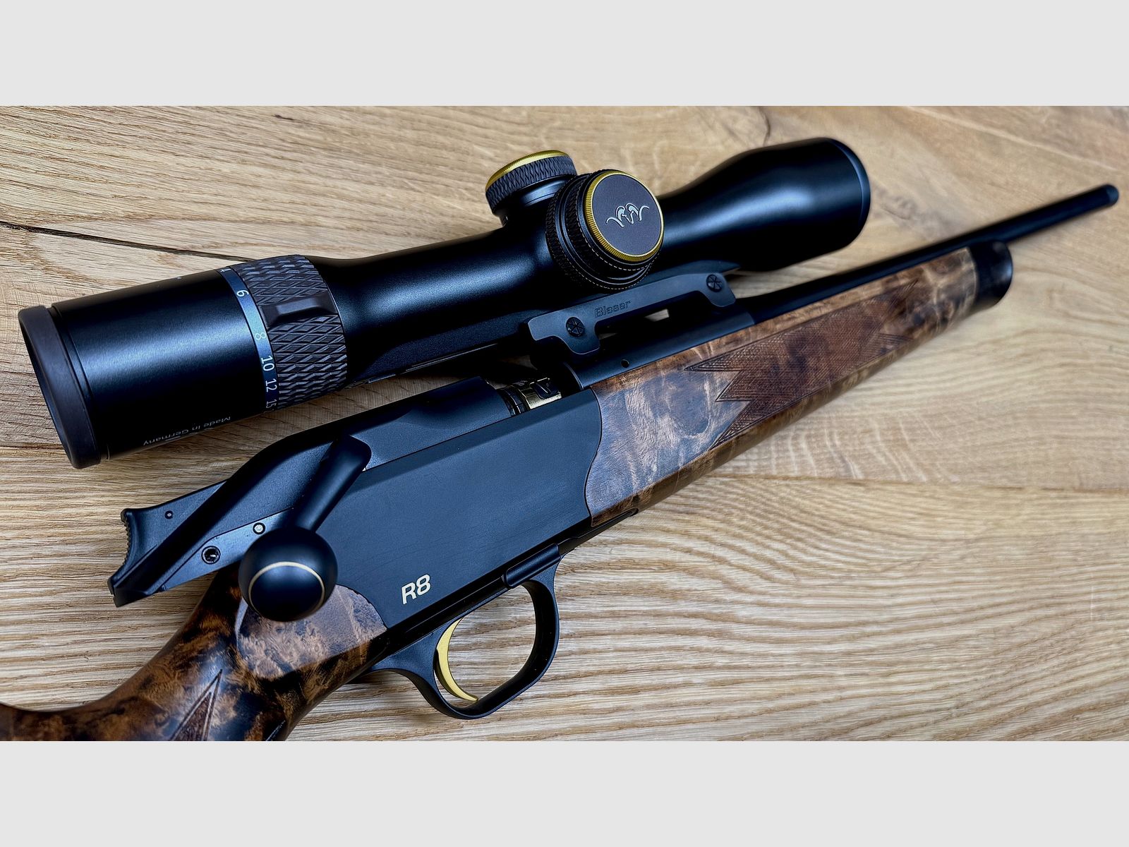 Blaser R8 Custom Schaftholz HK 9-10 / inkl. Blaser B1 2,8-20x50 Custom / mit vielen Goldelementen / TRAUMWAFFE