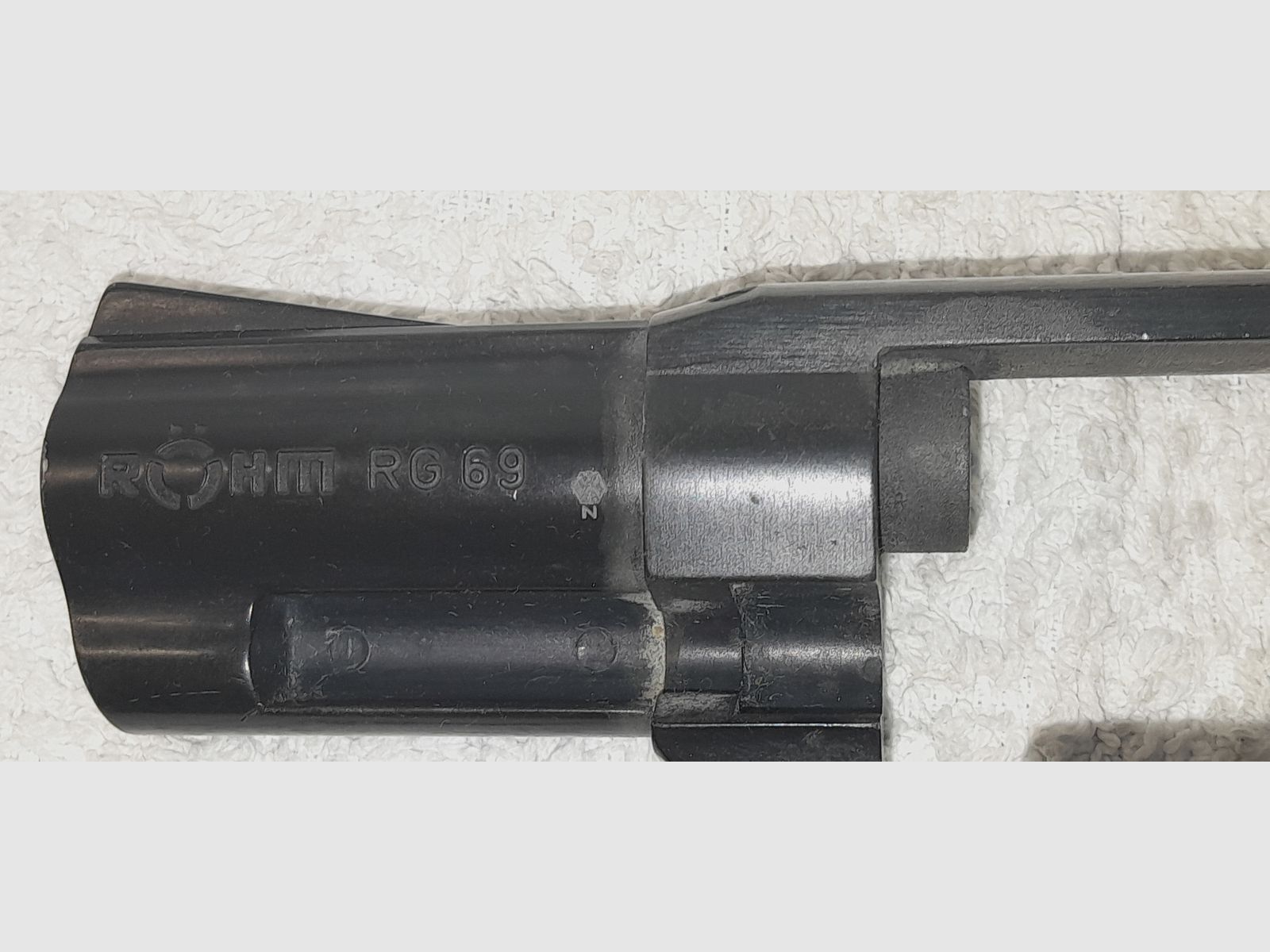 Röhm RG 69 blank firing revolver with steel cylinder and real wood grip, incl. 48 pieces of blank cartridges