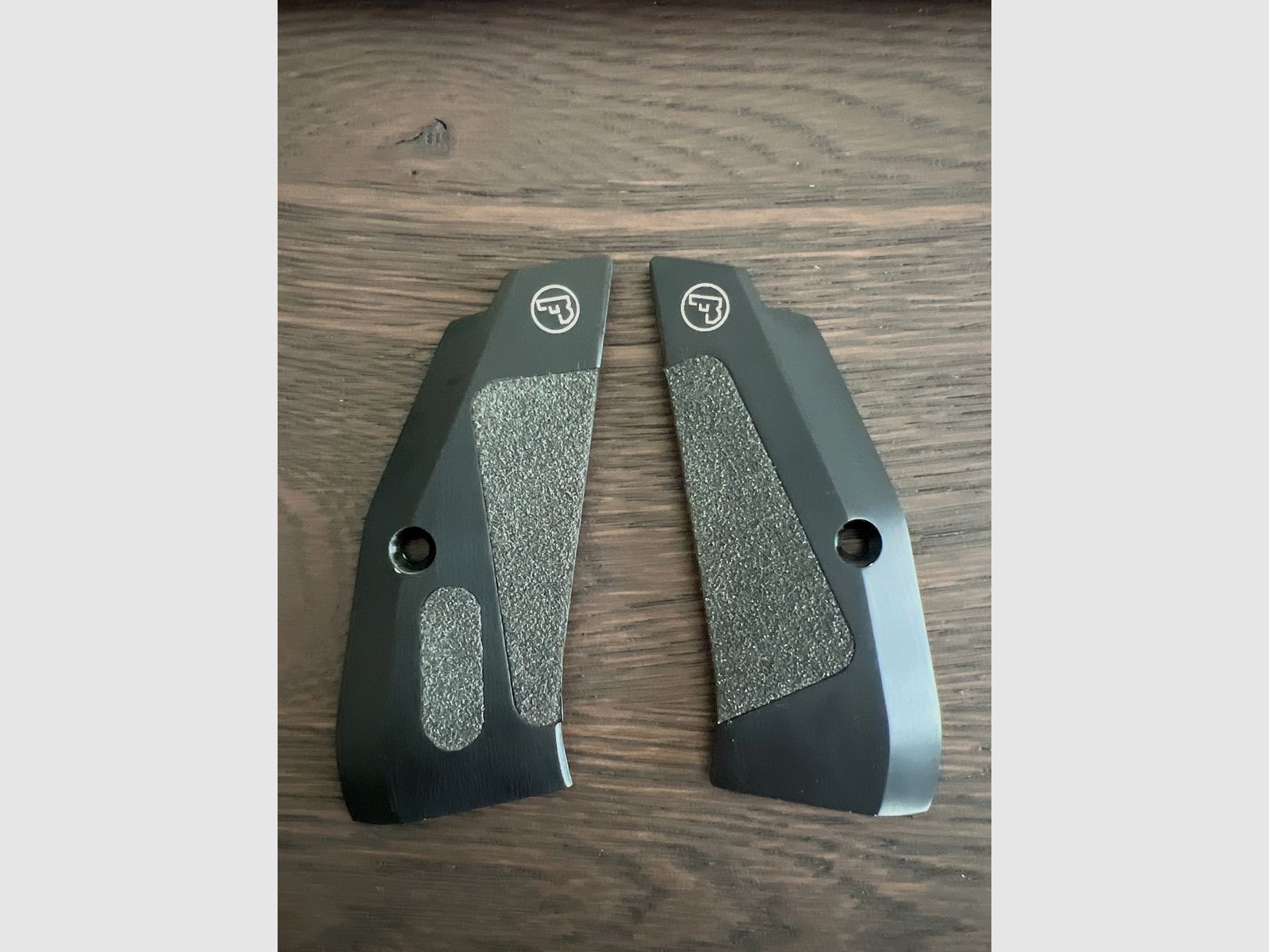 Original CZ Alu Griffschalen schwarz, lange Version für CZ 75B & SP-01, CZ TS 2, CZ Shadow 2