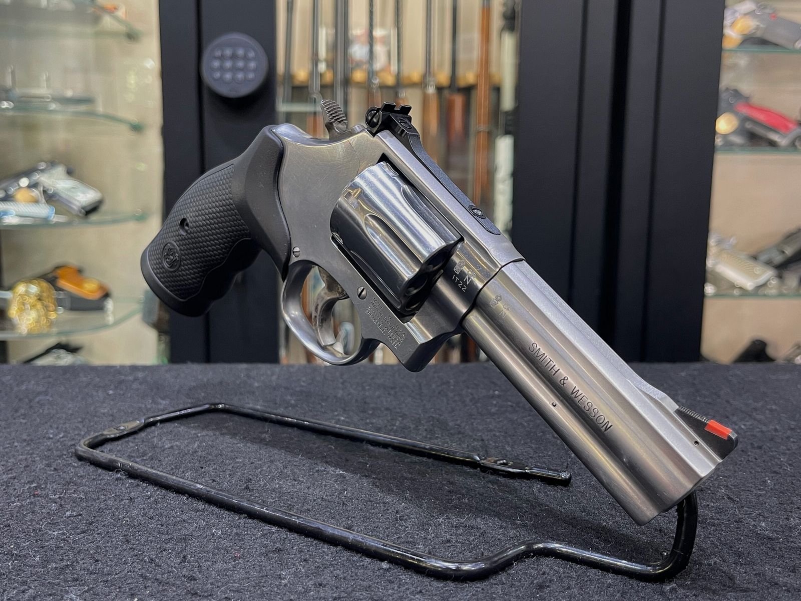 SMITH & WESSON 686 DISTINGUISHED PLUS 4”, immagine 12 di 12