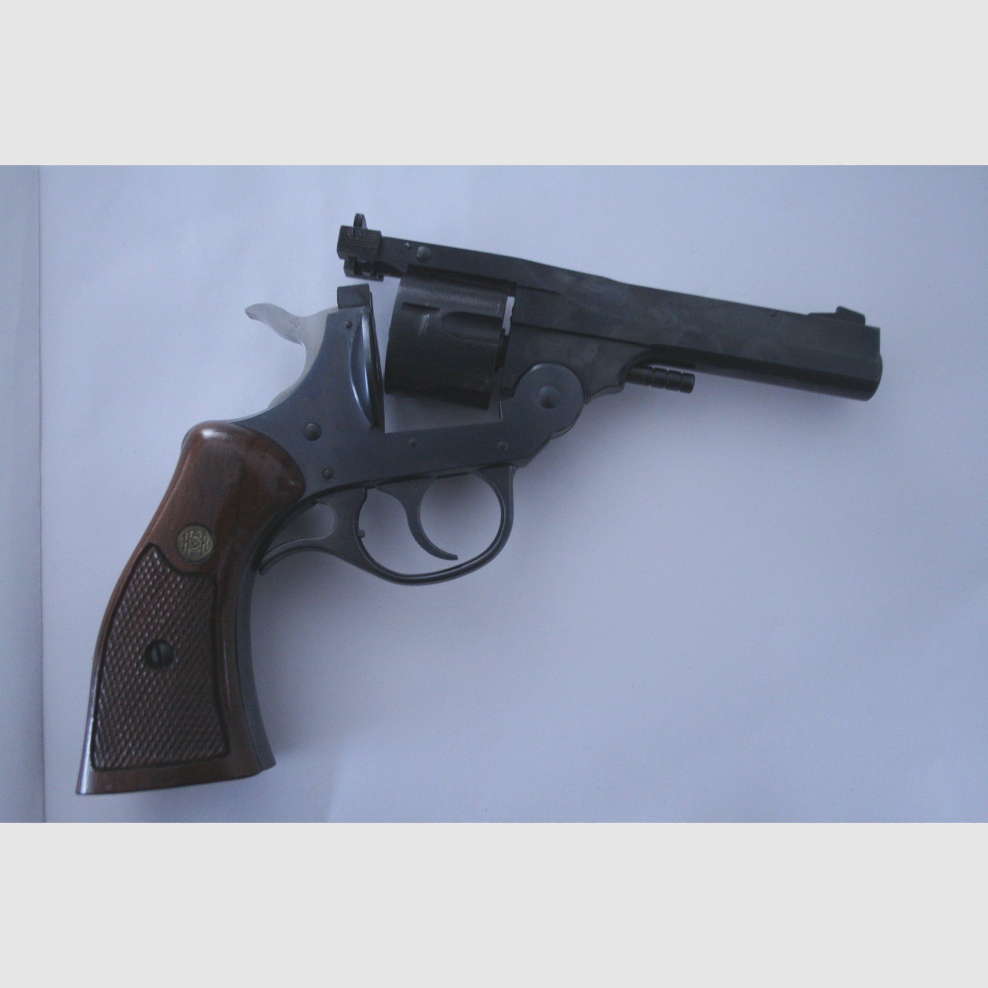 Super seltener Harrington & Richardson Kipplaufrevolver Ganzstahl von Cal. 22 auf 9mm Platz umgebaut PTB 206