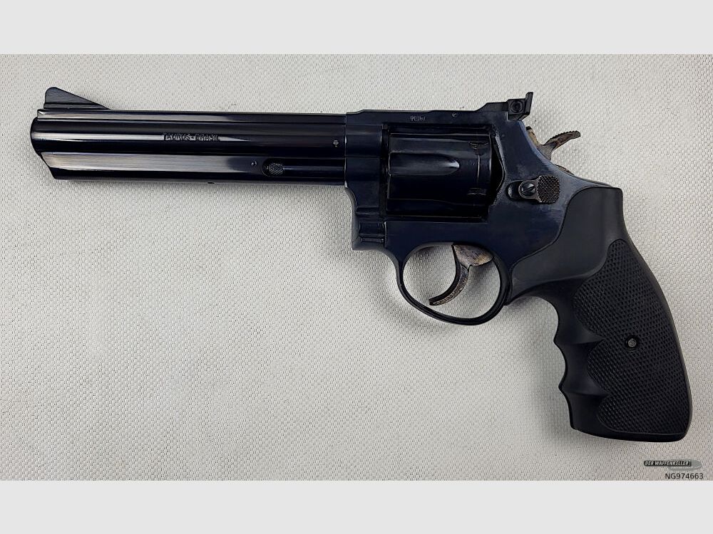 Taurus 689