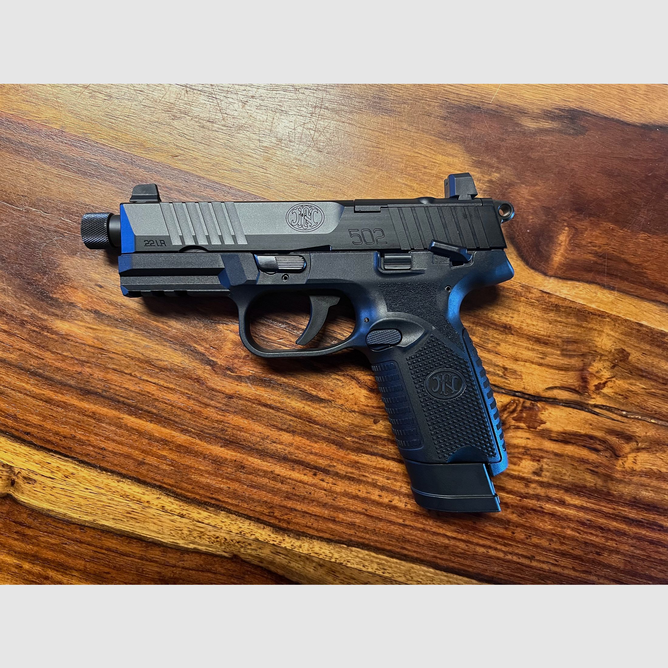 FN 502 (negro) + 7 cargador