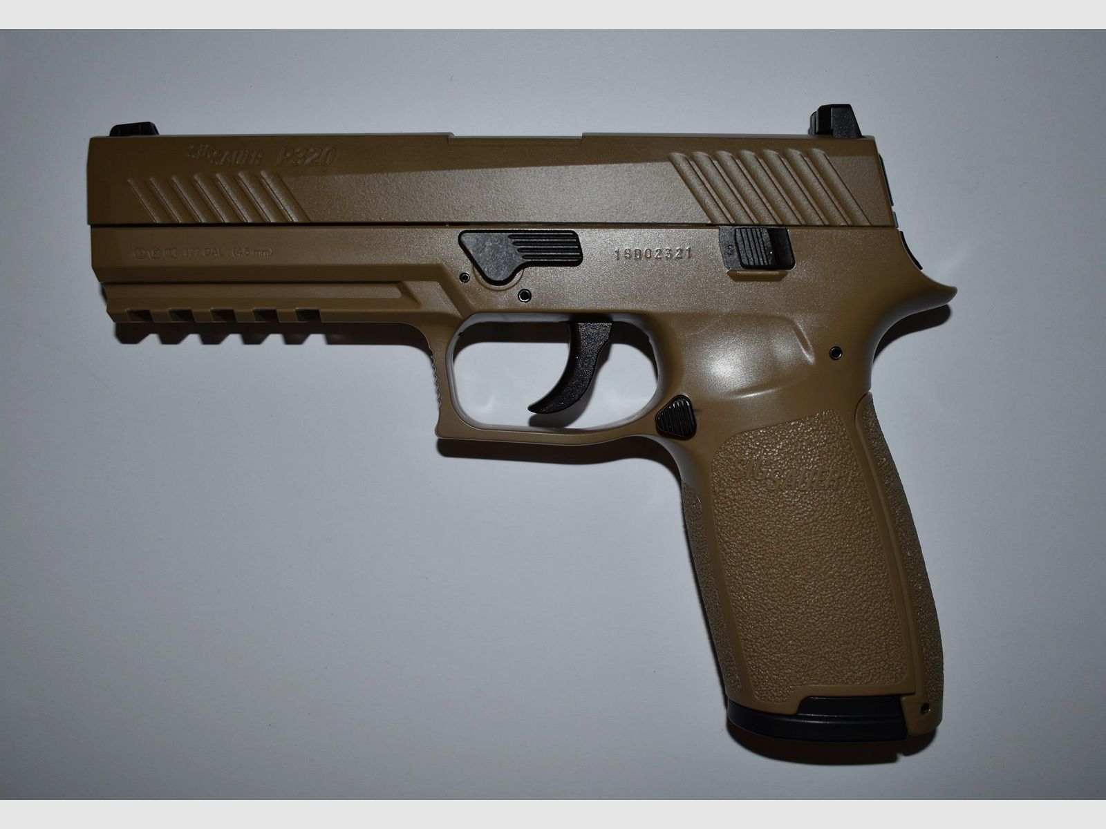Sig Sauer P320, zdjęcie 1 z 2