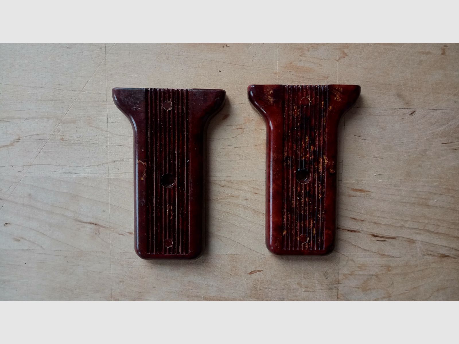 Maniglie posteriori RPG-7 in bakelite del 1971 appartenenti insieme