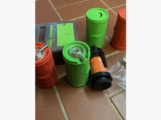 Granaty Airsoft Begadi Frag Grenade 1x Czerwony 1x Zielony