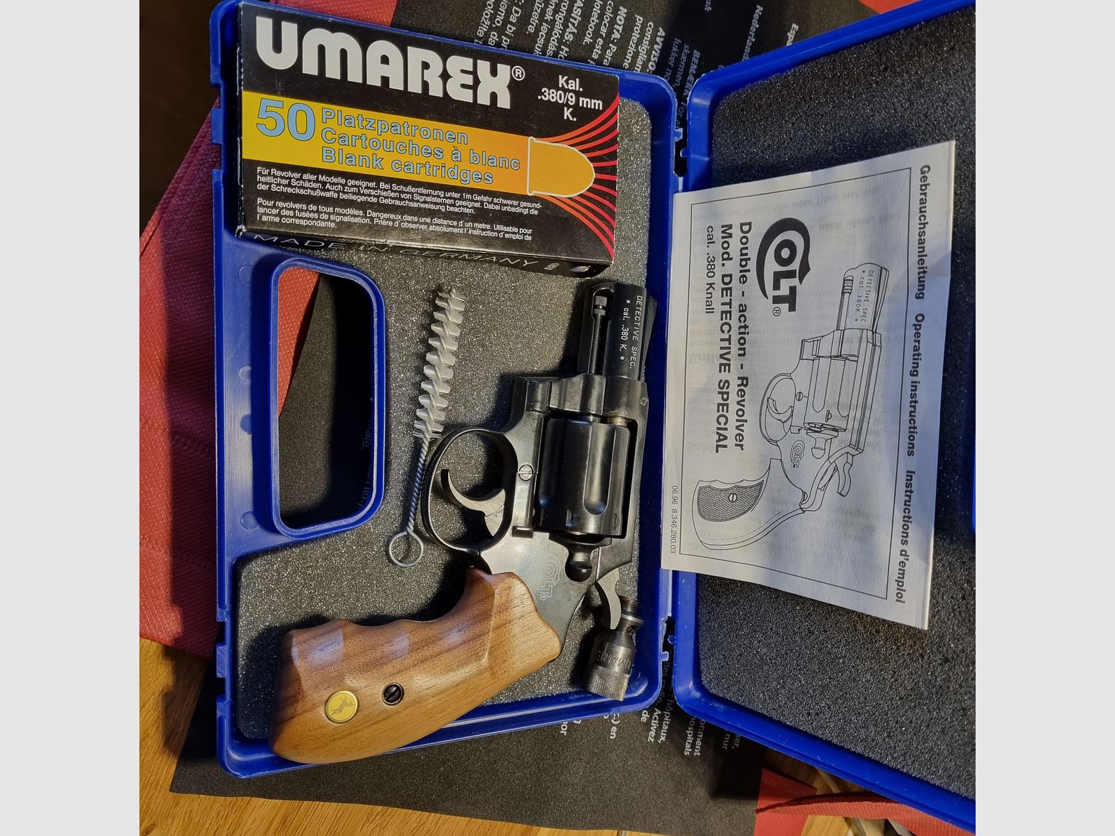 Colt Detective Spezial, brüniert, PTB 603, 2 Zoll, Holzgriff, zzgl. 50 Patronen, altes Modell