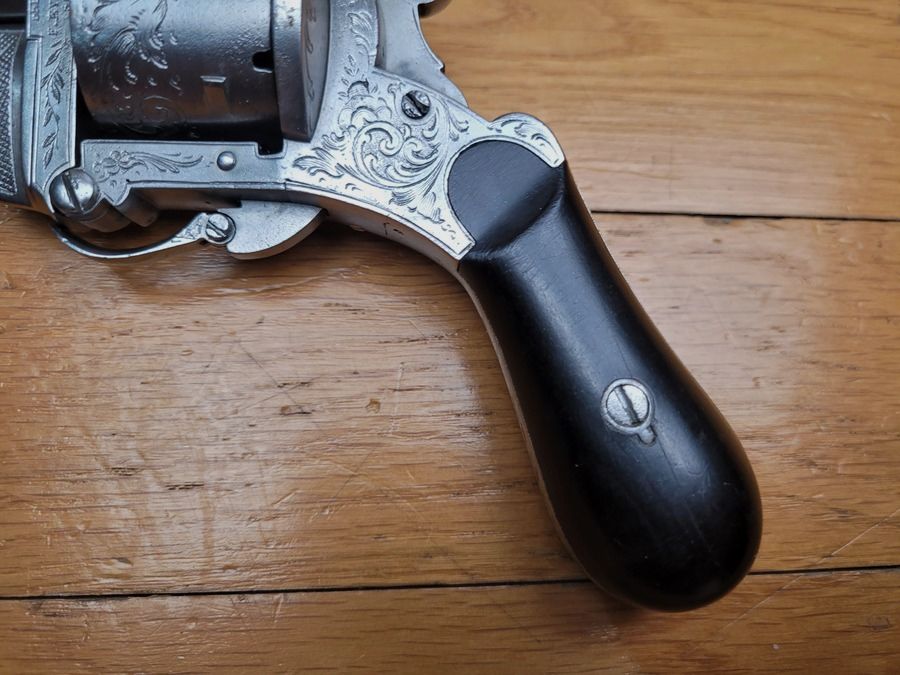 Revolver poco comune con sistema Eyraud – canna basculante attorno a un asse – calibro 9mm a percussione – sei colpi – incisioni – BE/TBE, immagine 7 di 17