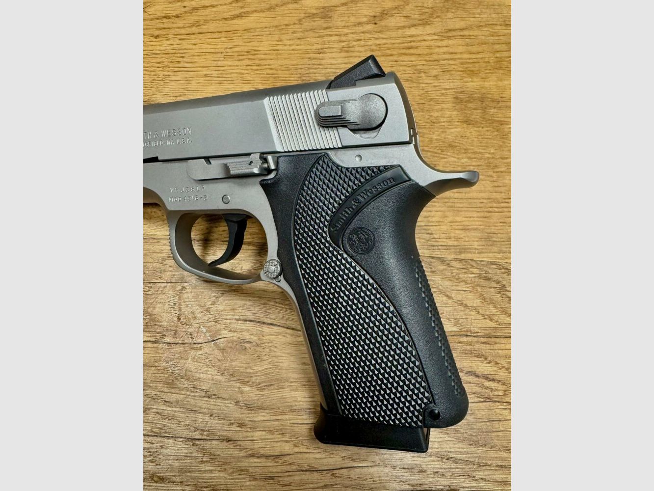 Smith & Wesson 4516-2, image 3 of 4