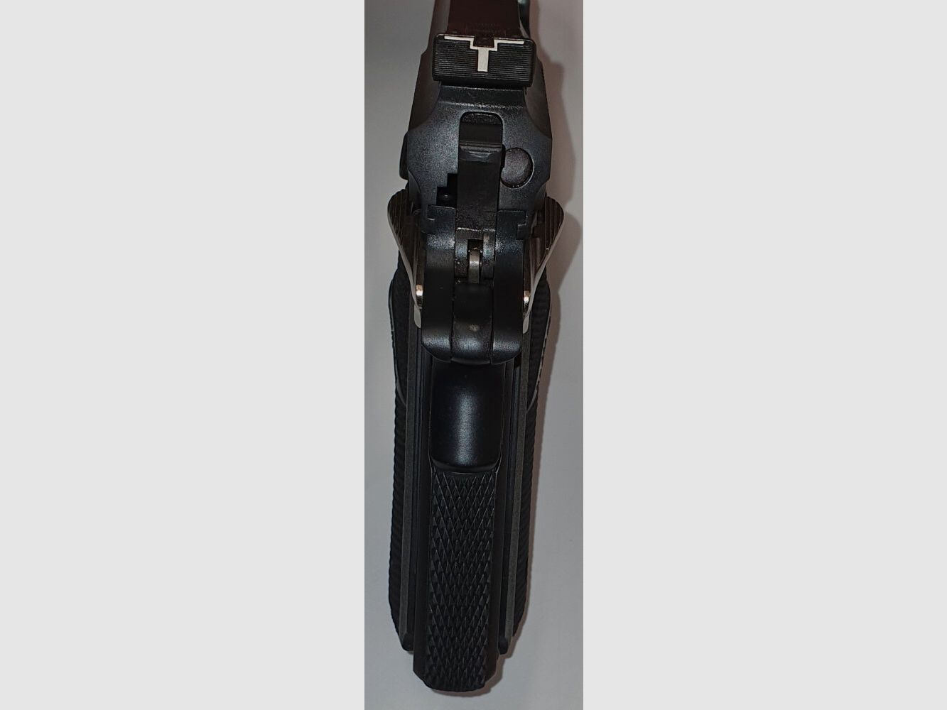 L.A.R. Manufacturing Inc. Pistola semiautomatica LAR GRIZZLY WIN MAG MARK I in calibro .45WinMag.