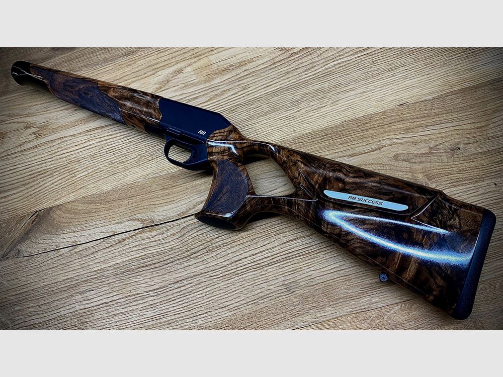 Blaser R8 Success Schäftung / Holzklasse 9 / Super Finish / TRAUMSCHÄFTUNG DER EXTRAKLASSE