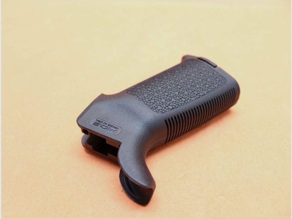 Magpul AR-15 : Poignée de pistolet Magpul MOE (MAG415-BLK) en polymère noir