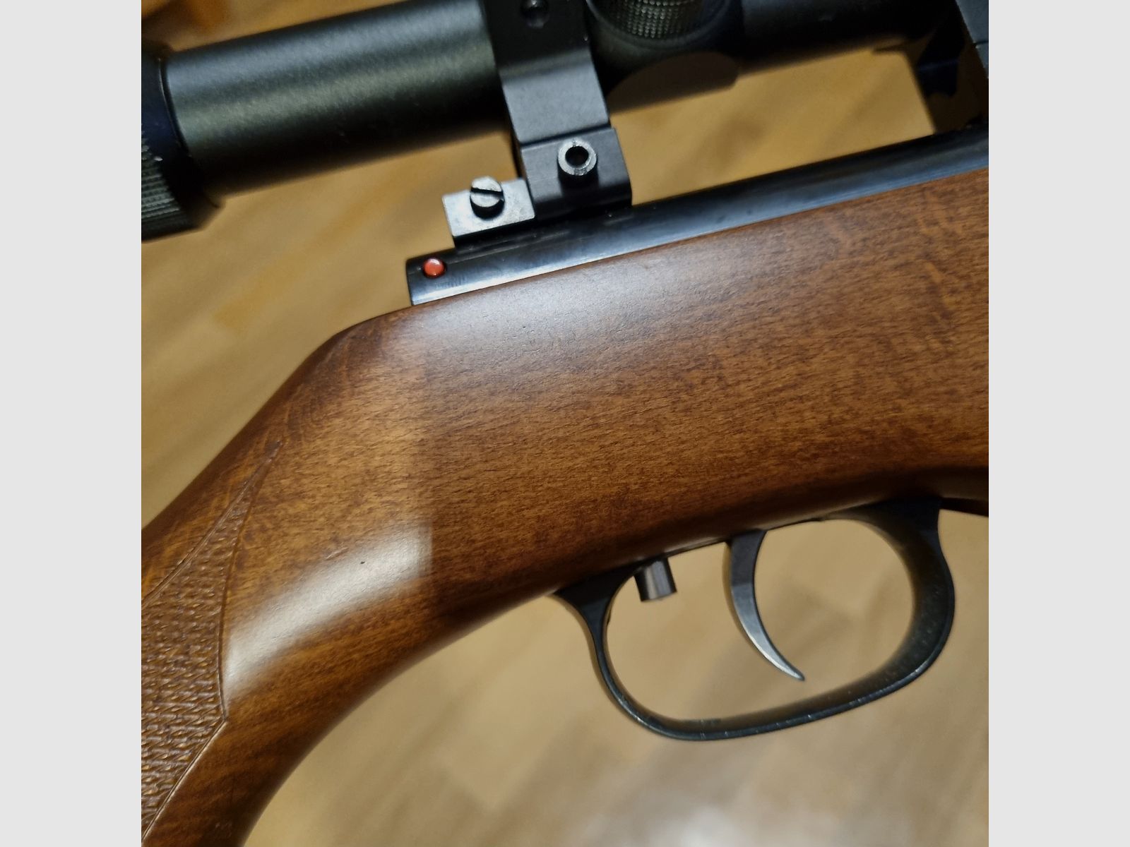 Incenso HW 57, con ottica Röhm 3-9x40, calcio in legno di faggio