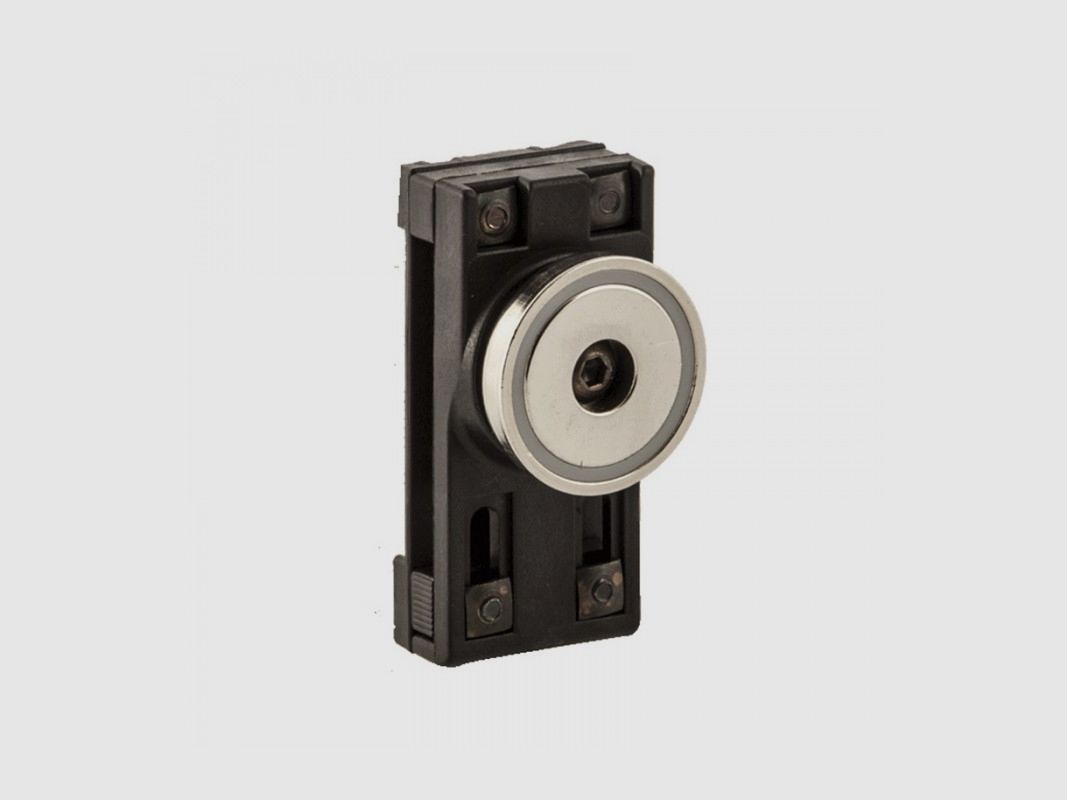 Magnetic magazine holder for IPSC shooting