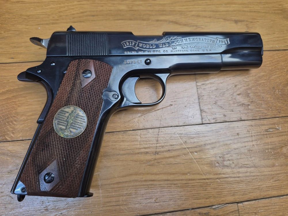 ¡UNIQUE! Rarissime Colt 1911 (no 1911 A1) – Conmemorativo de la Batalla de Château-Thierry 20 de julio de 1918 – Arma de 1968 – Calidad excepcional en Pre Series 70 – Lujosamente grabado y azulado y 100% operativo – Pieza rarísima en Europa en su caja de exhibición original – ¡Estado como nuevo!, imagen 24 de 33