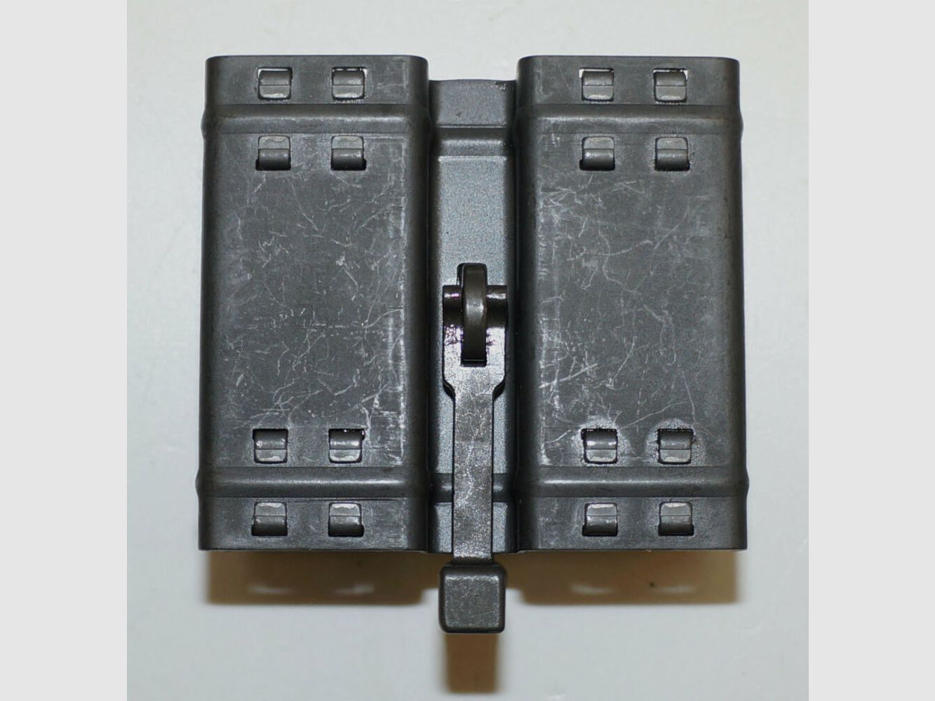 Heckler & Koch Magazinklammer, HK MP5; HK SP5; SAR M41/05 und Baugleiche, neu, original Heckler & Koch Fertigung