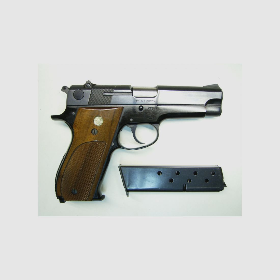 Pistole Smith & Wesson Mod. 39-2 Kal. 9 mm Luger mit Reservemagazin