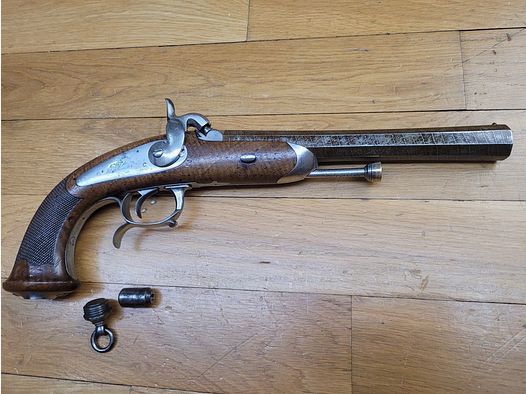 Très beau pistolet d&rsquo;officier de cavalerie 1833 – 2° Type – Manufacture Royale de Châtellerault – Rare et superbe canon en acier ruban ET damas – 48 rayures « cheveux » en TBE – Bronzage d&rsquo;origine à 85% – Très beau spécimen !