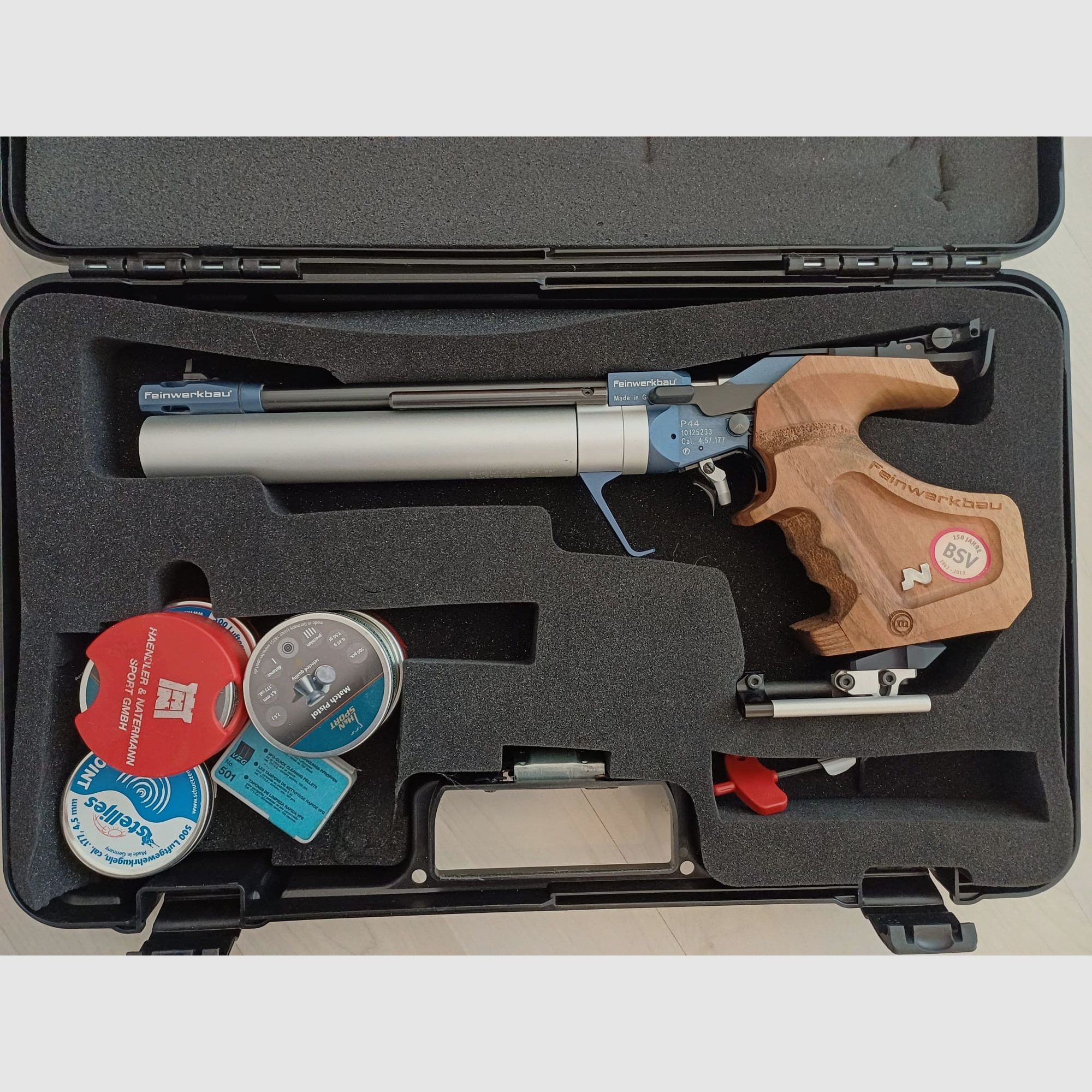 Air pistol Feinwerkbau P55 with 6500 air rifle pellets - Right-handed