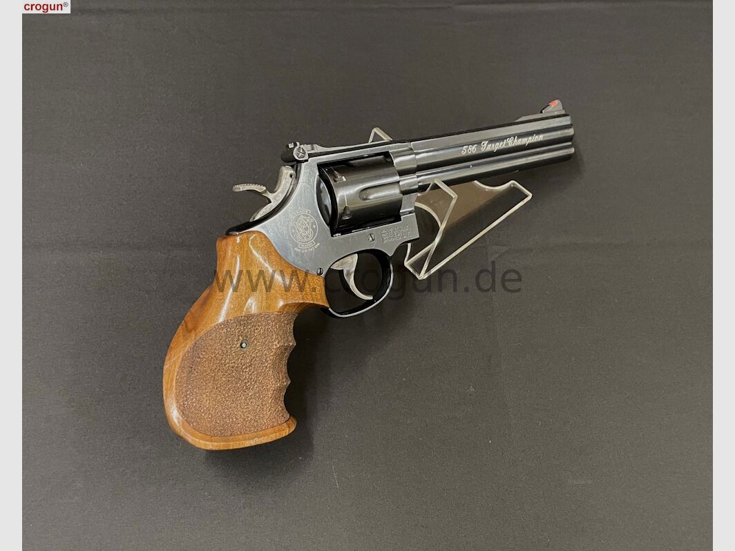 Smith & Wesson 586-4 Target Champion
