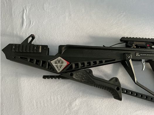 EK Archery Cobra R9 Deluxe