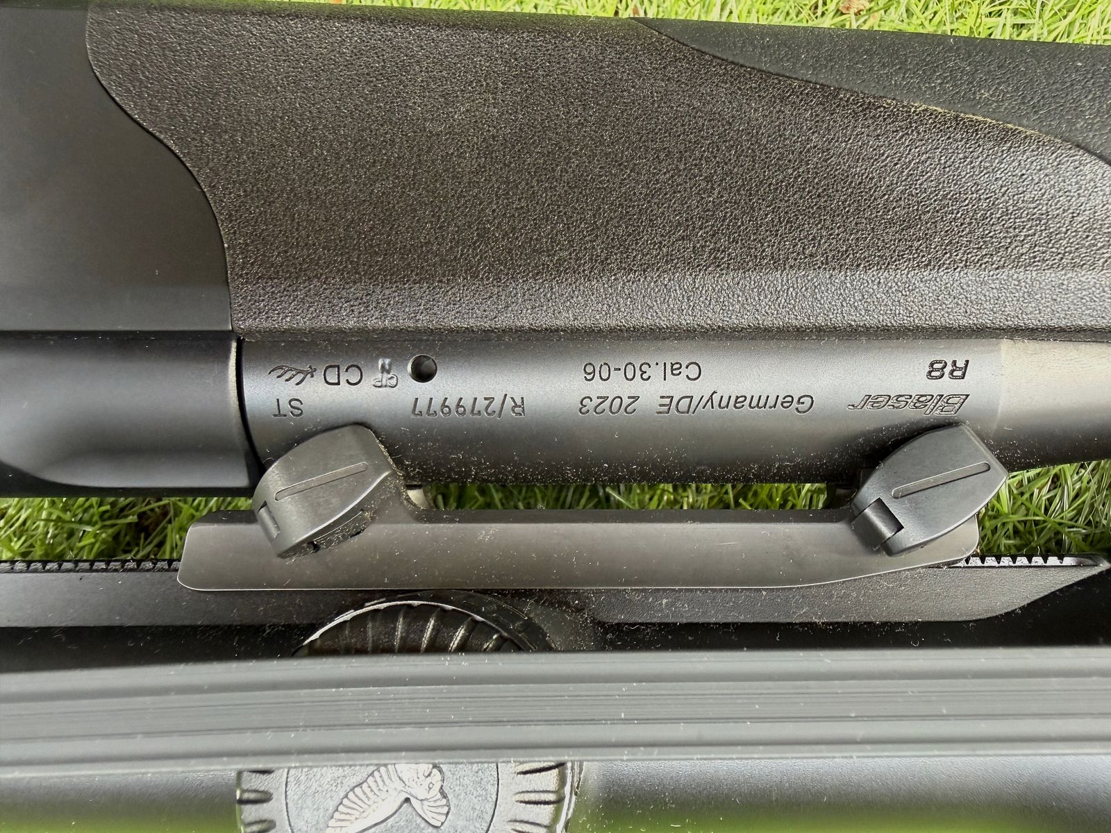 Blaser R8 Ultimate 52cm Lauf .30-06 Springfield mit Swarovski Z8i 2,3-18x56 P SR und Blaser Sattelmontage