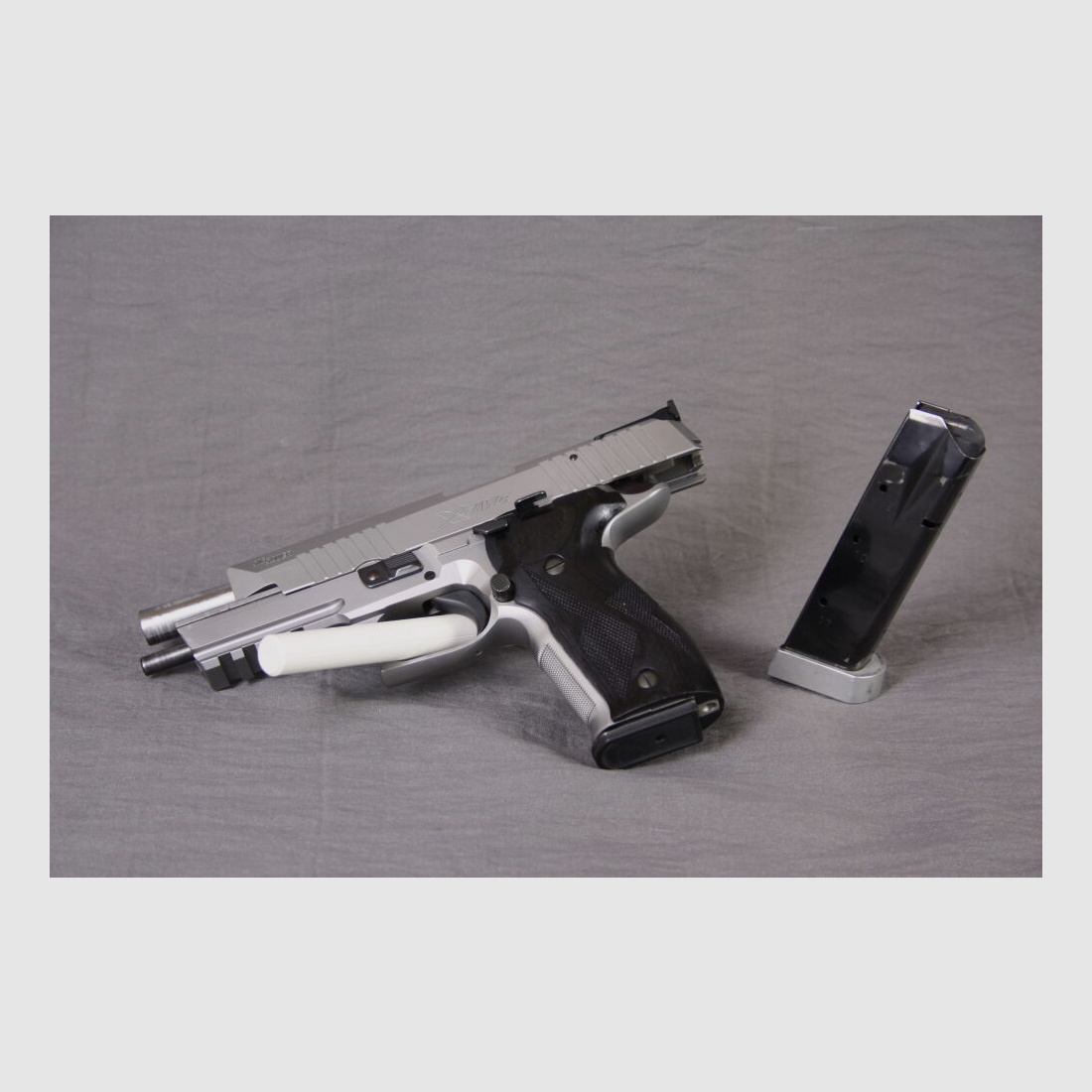 SigSauer	 P226  X-Five