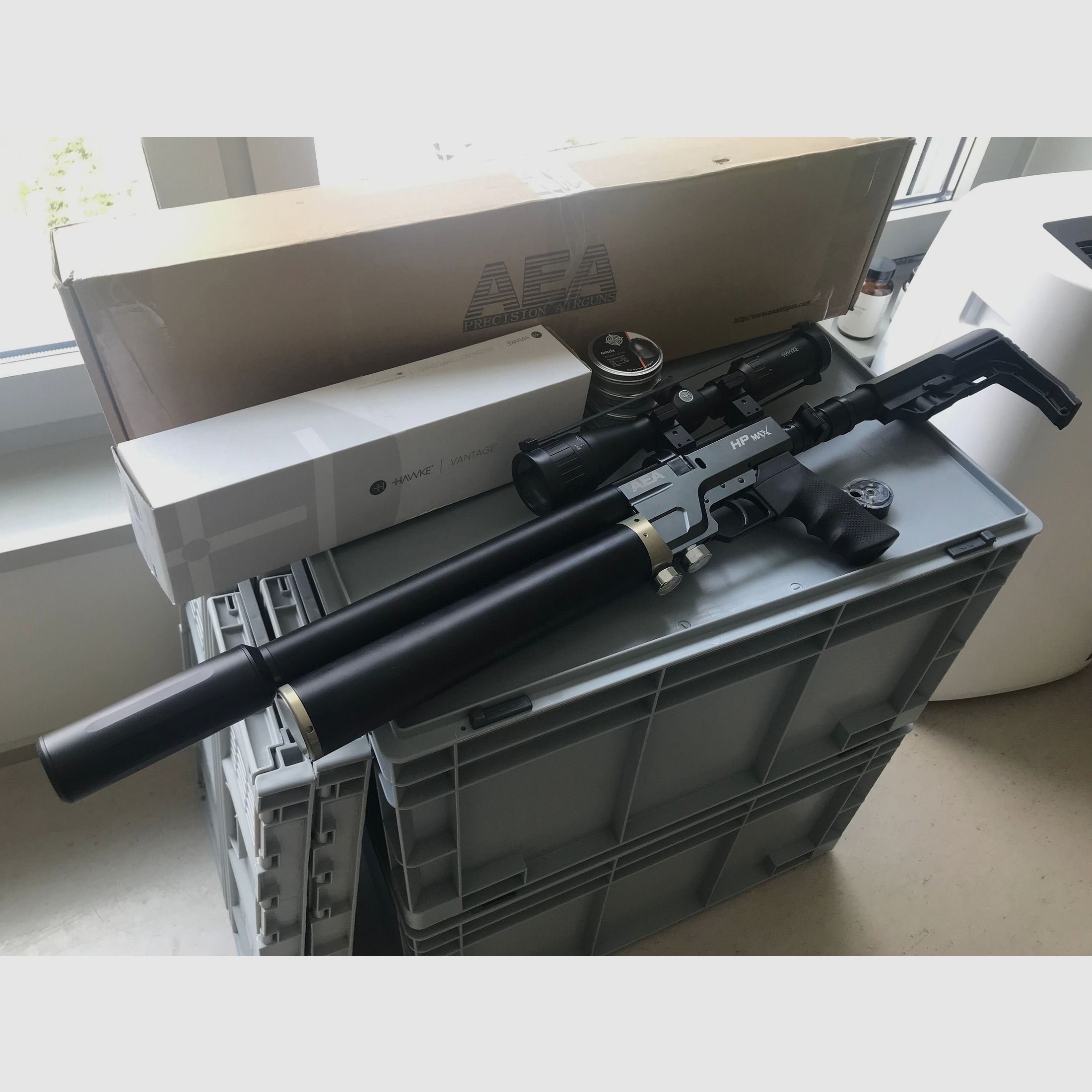 AEA HP-MAX 1ère génération .35/9mm – seulement 30 coups tirés – ensemble complet avec Hawke Vantage 3-9x40, silencieux, kit d'exportation et environ 200 projectiles Grisley