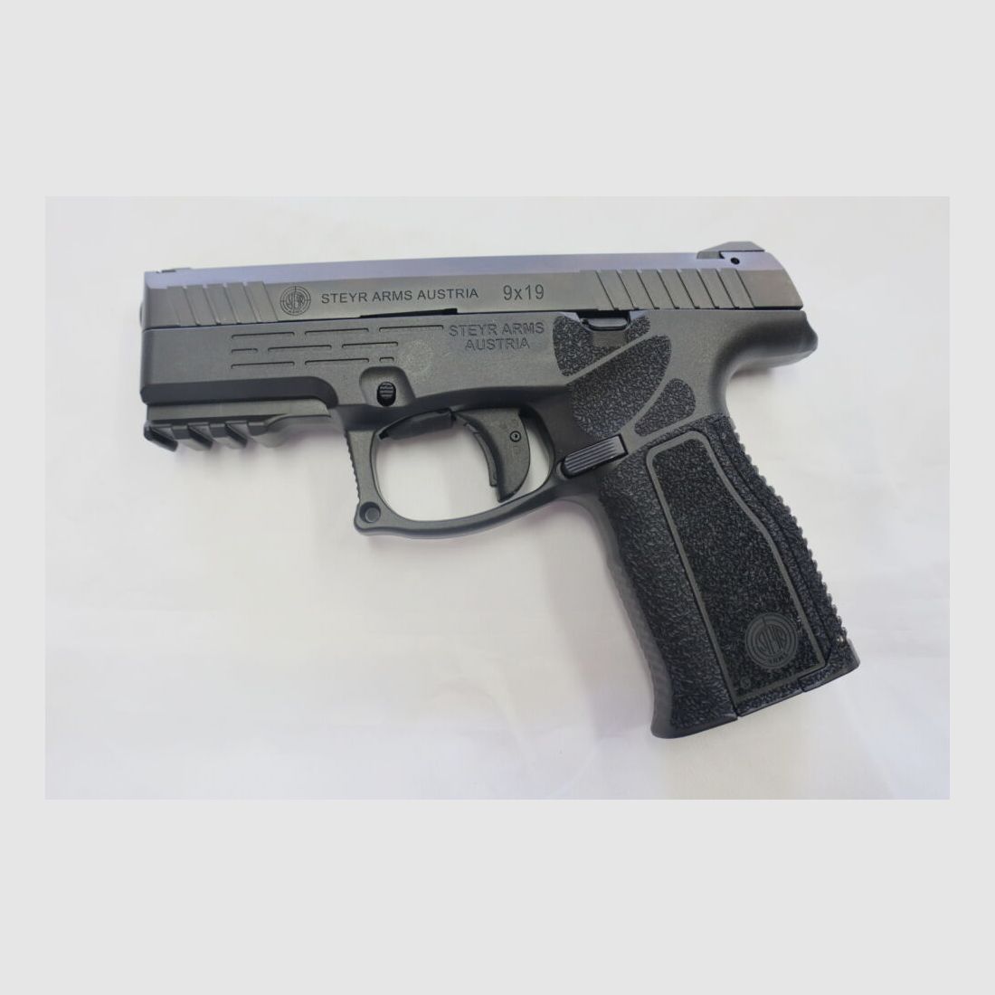 Steyr M9-A2 MF, image 2 of 2