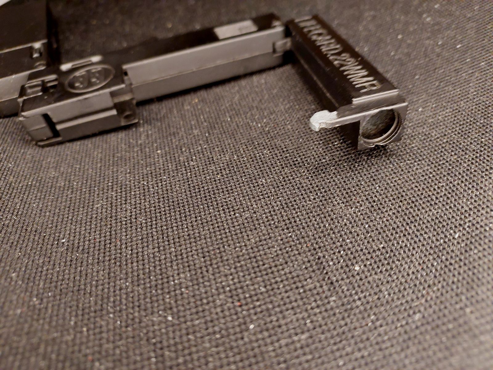  „LifeCard .22 WMR“ (Derringer‑Nachbau der Firma GG) Deko-/Spielzeugpistole aus Gussmetall.