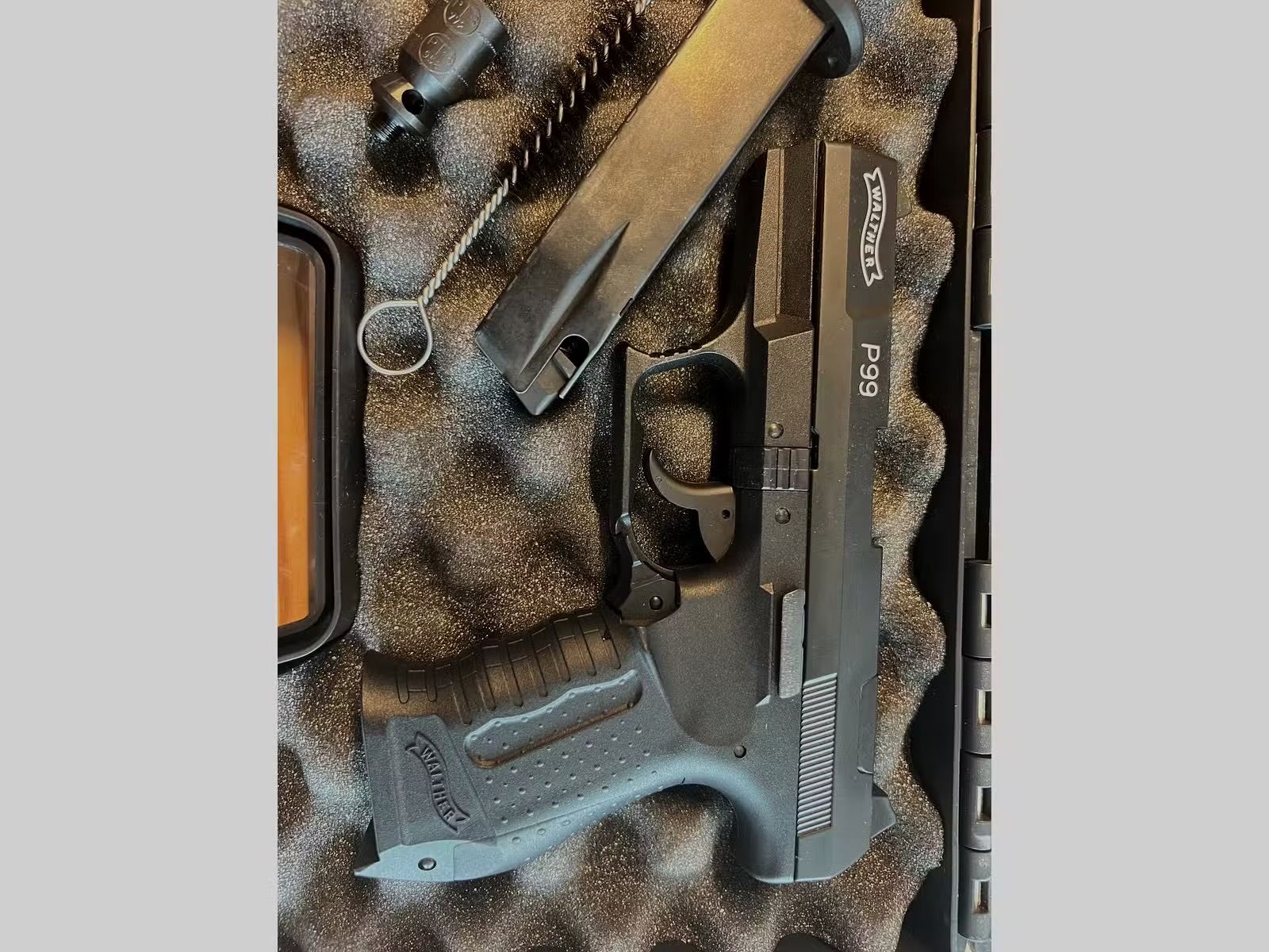 Walther P99 Schreckschusspistole 9 mm P.A.K. Schwarz inklusive original Walther P99 Holster - wie NEU