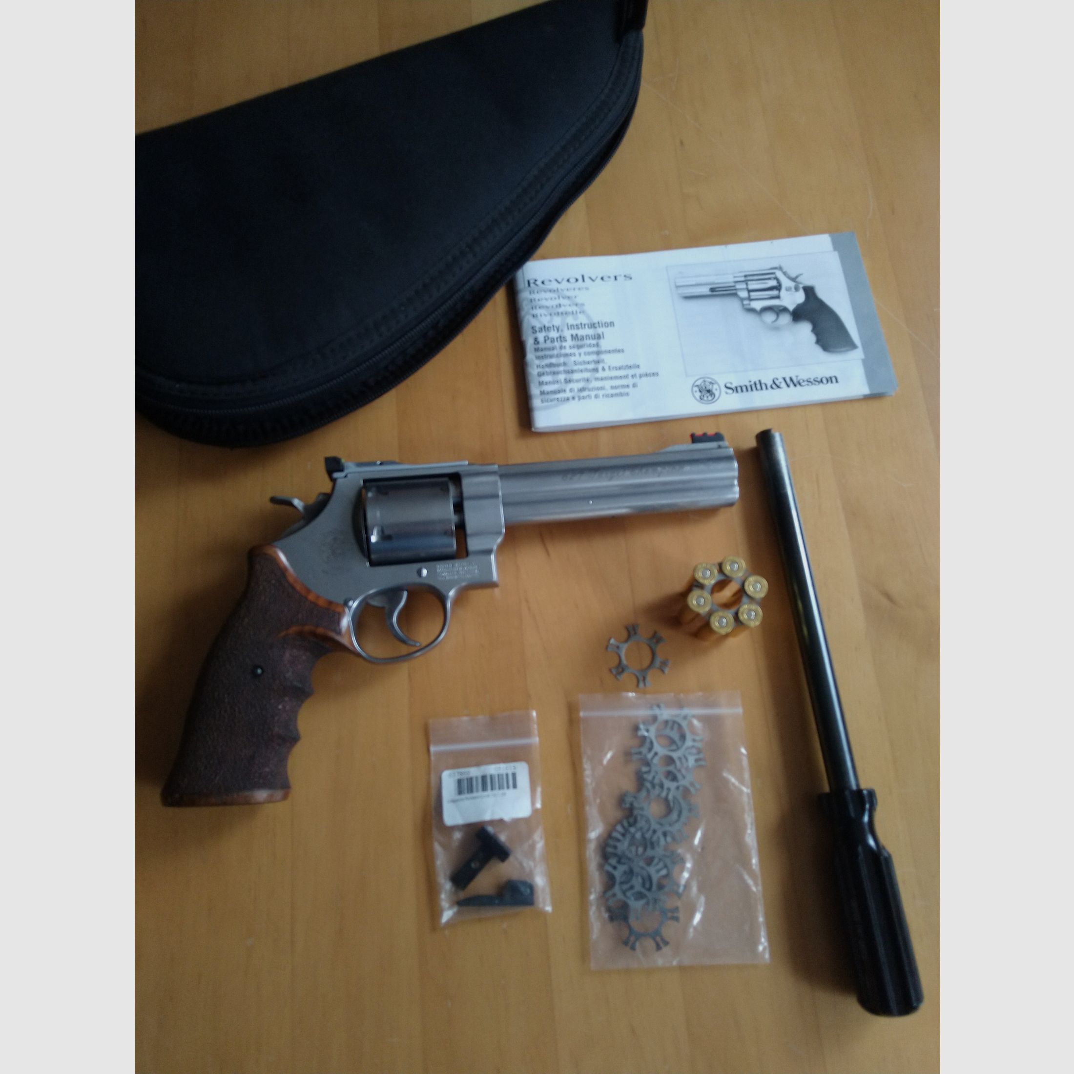 Sport revolver S&W 627 caliber: .357 Mag./.38 Special