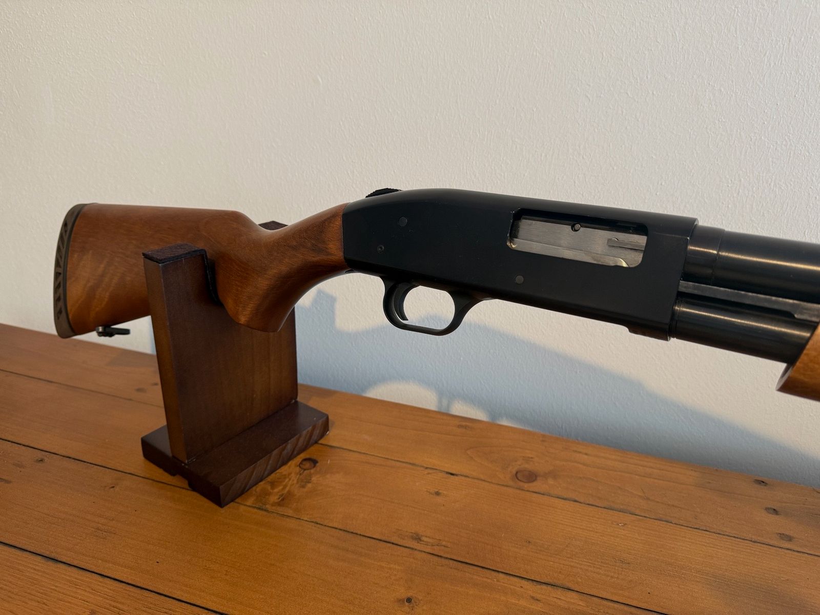 Repeater shotgun Mossberg 500 A 12/76 fore-end repeating shotgun AS NEW