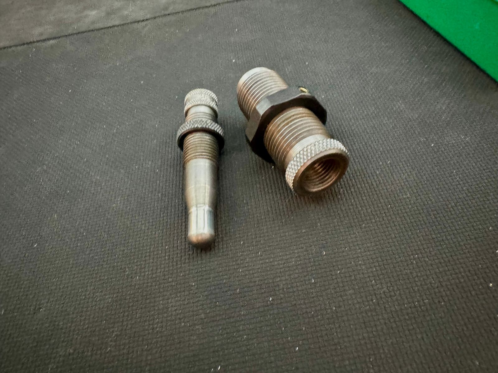 RCBS dies 38/357 .38Sp and .357Mag, 2 seating dies and one expanding die, 4 bullet stamps