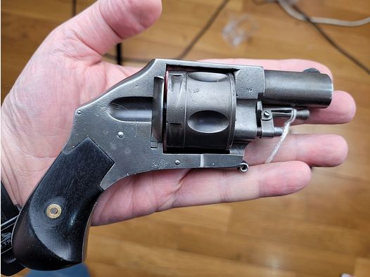 Rare révolver genre bulldog en 5 coups – peu courant calibre .450 – hammerless – belle mécanique – fabrication liégeoise tardive – TBE