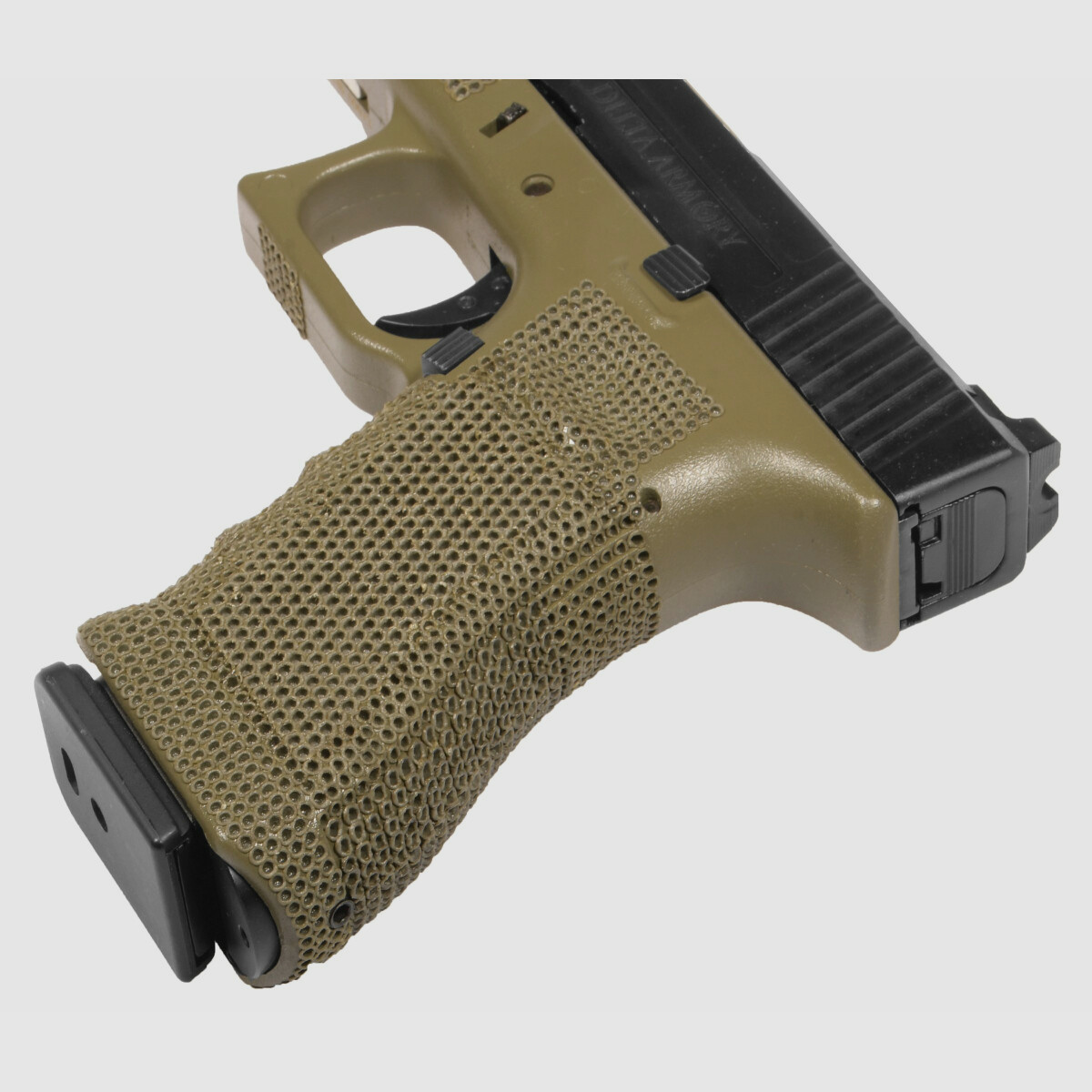 P04 GBB Airsoft Pistole in Oliv | Delta Armory