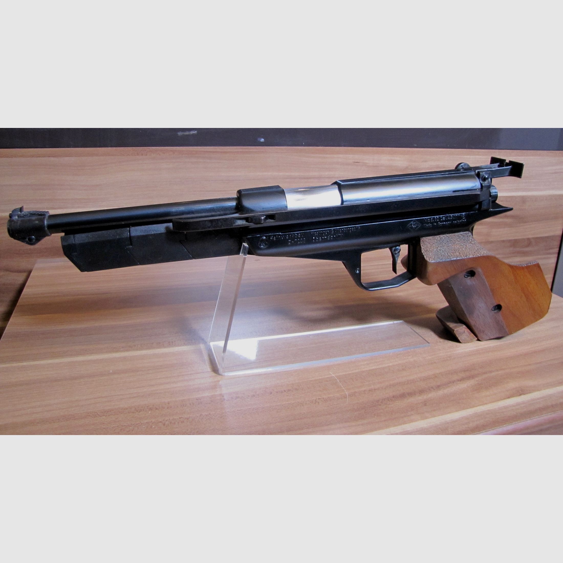 Match air pistol Feinwerkbau 80