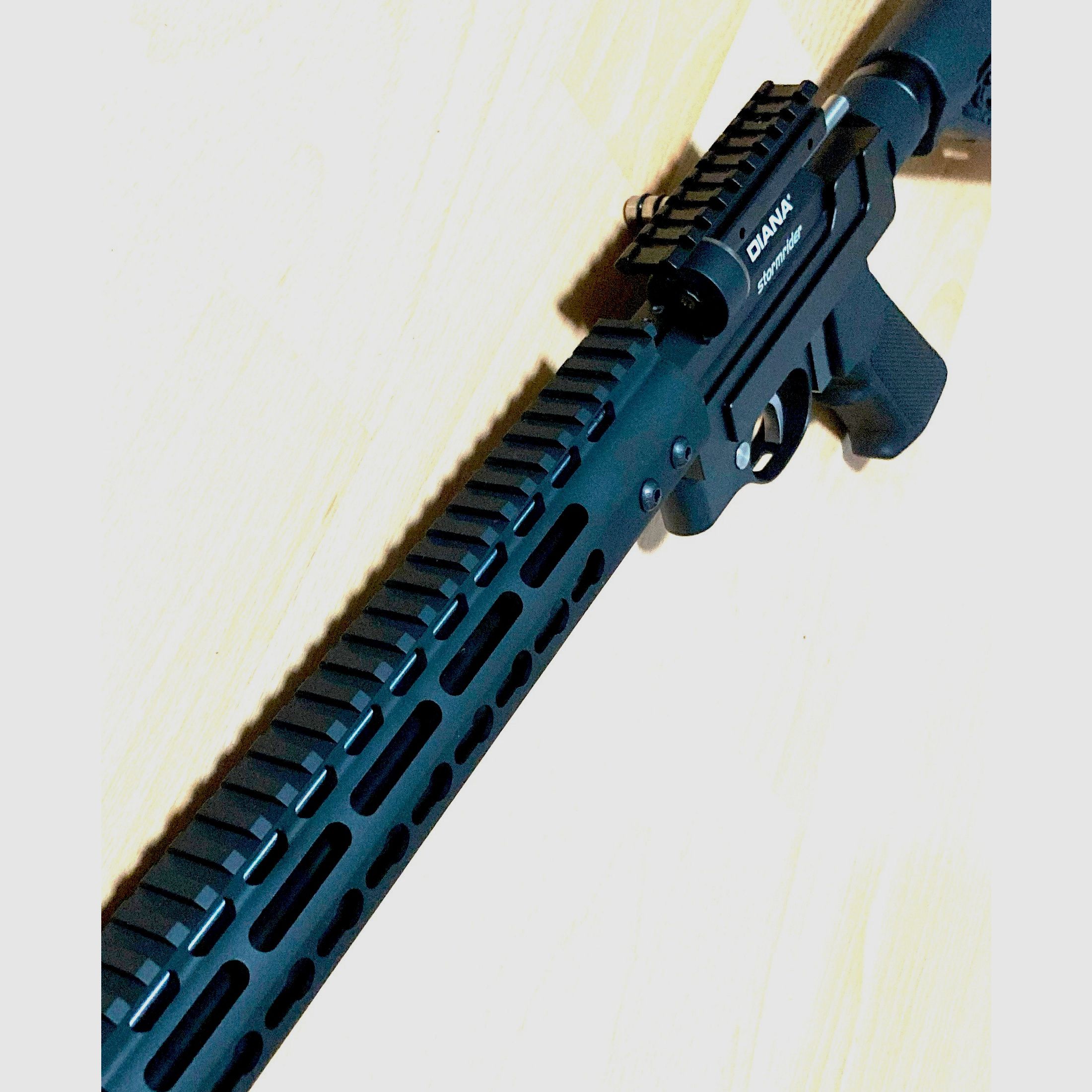 Carabine à air Diana Stormrider avec système de crosse aluminium AR15-Tactical et lunette 3-9x32, F libre dès 18 ans avec kit export 35J