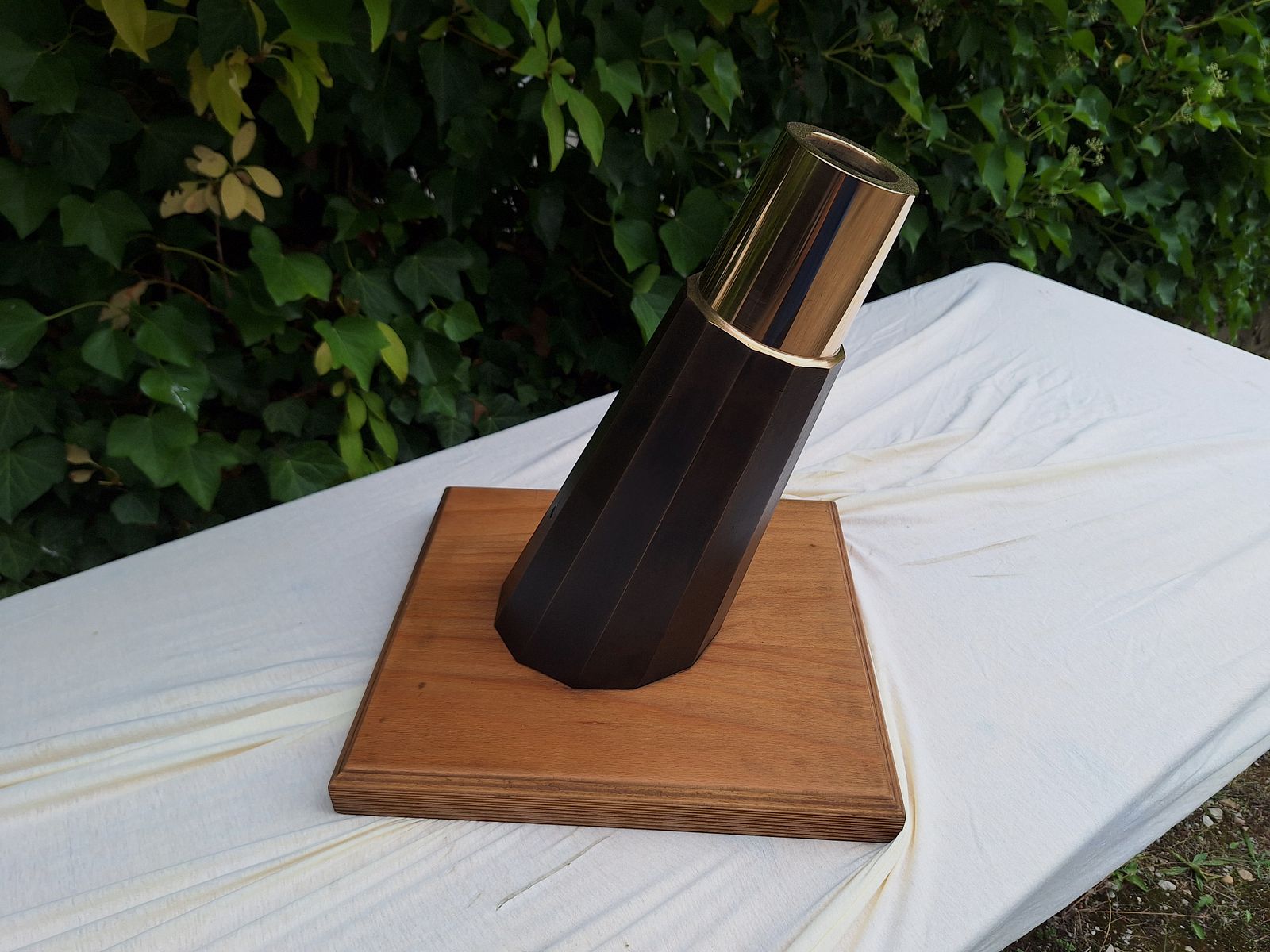 Fixed bronze mortar